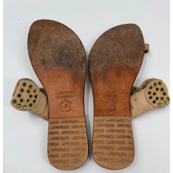 Mystique Womens Size 9 Tan Leather Sandals With Gold Stud Accents - Picture 5 of 11